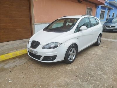 Usado Seat Altea XL Ecomotive 105 CV (77 kW) 2010 Blanco Monovolumen