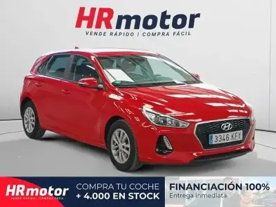 Usado Hyundai i30 120 CV (88 kW) 2017 Rojo Berlina