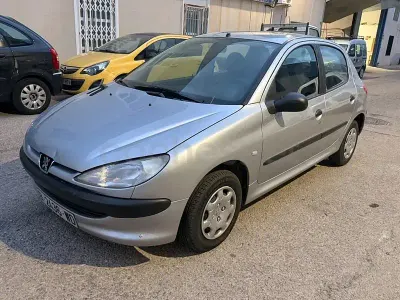 Usado Peugeot 206 60 CV (44 kW) 1999 Gris / plata Utilitario