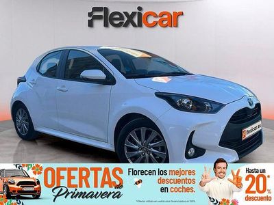 Usado Toyota Yaris Hybrid Active 116 CV (85 kW) 2023 Blanco Berlina