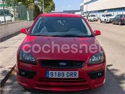 Usado Ford Focus Sport 136 CV (100 kW) 2005 Rojo Berlina