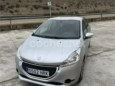 Usado Peugeot 208 Active 82 CV (60 kW) 2013 Gris / plata Utilitario