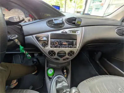 Usado Ford Focus Trend 90 CV (66 kW) 2004 Negro Berlina