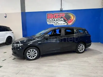 Usado Fiat Tipo Lounge 120 CV (88 kW) 2018 Negro Familiar