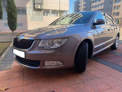 Gris Usado 2011 Skoda Superb Ambition Utilitario | 8390 €