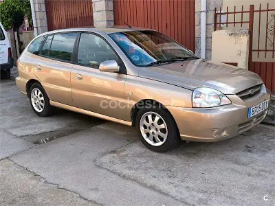 Usado Kia Rio 81 CV (59 kW) 2004 Beige Berlina