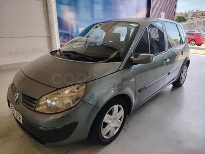Usado Renault Grand Scénic II Dynamique 120 CV (88 kW) 2005 Gris / plata Monovolumen