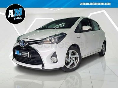 Usado Toyota Yaris Hybrid City 100 CV (73 kW) 2016 Blanco Berlina