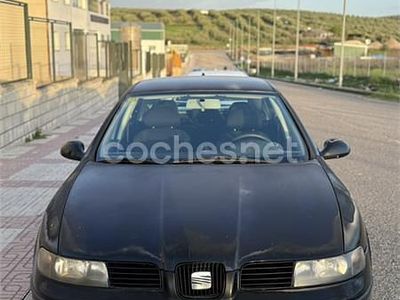 Usado Seat Leon 90 CV (66 kW) 2003 Negro Utilitario