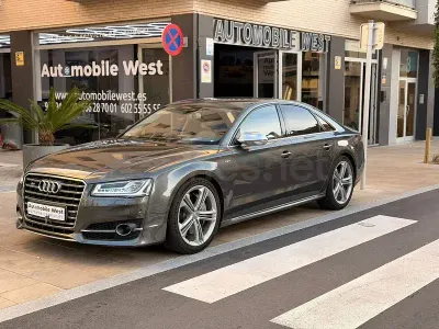 Usado Audi S8 Advanced 520 CV (382 kW) 2013 Gris / plata Berlina