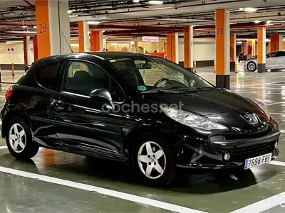 Begagnad Peugeot 207 90 HK (66 kW) 2006 Svart Sedan