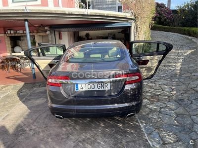 Usado Jaguar XF Sportbrake Luxury 200 CV (147 kW) 2012 Gris / plata Familiar