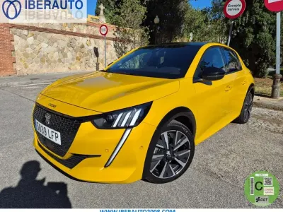 Usado Peugeot 208 GT-line 102 CV (75 kW) 2020 Amarillo Utilitario
