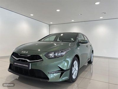 Usado Kia Ceed 120 CV (88 kW) 2024 Verde Utilitario