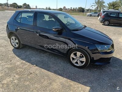Usado Skoda Fabia Ambition 75 CV (55 kW) 2017 Azul Berlina