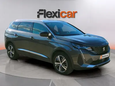 Usado Peugeot 5008 GT 130 CV (95 kW) 2024 Gris SUV