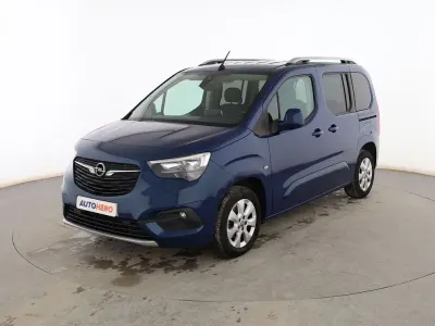 Usado Opel Combo Life Innovation 102 HP (75 kW) 2020 Azul Monovolume