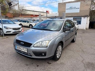 Usado Ford Focus Trend 115 CV (84 kW) 2007 Gris / plata Berlina