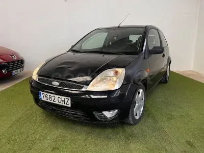 Usado Ford Fiesta Trend 100 CV (73 kW) 2003 Negro Utilitario