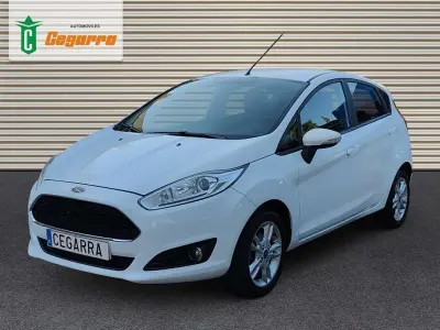 Usado Ford Fiesta Trend 82 CV (60 kW) 2017 Blanco Utilitario