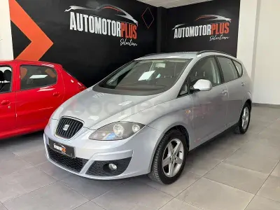 Usado Seat Altea XL Reference 105 CV (77 kW) 2012 Gris / plata Monovolumen