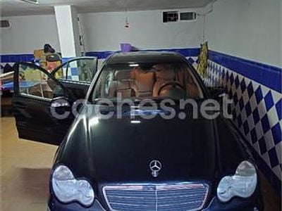 Usado Mercedes C220 Classic 125 CV (91 kW) 2002 Gris / plata Familiar