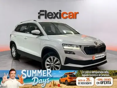 Usado Skoda Karoq Selection 150 CV (110 kW) 2024 Blanco SUV