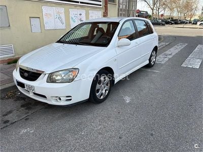 Usado Kia Cerato LX 105 CV (77 kW) 2005 Blanco Berlina