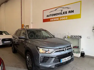 Usado SsangYong Korando 149 CV (109 kW) 2023 Gris / plata SUV