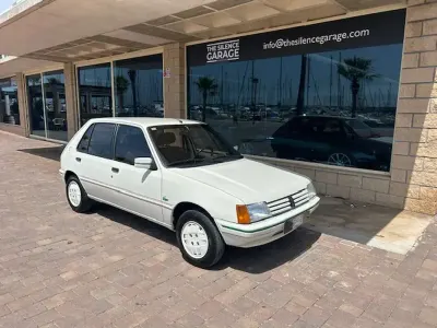 Usado Peugeot 205 83 CV (61 kW) 1985 Blanco Utilitario