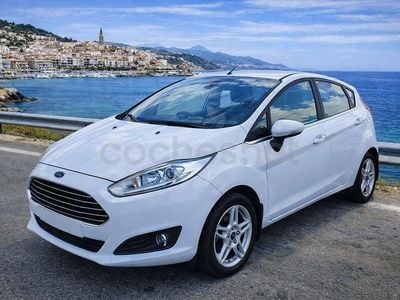 Usado Ford Fiesta Titanium 101 CV (74 kW) 2015 Blanco Berlina