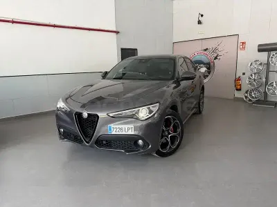 Usado Alfa Romeo Stelvio Veloce 210 CV (154 kW) 2021 Gris / plata SUV