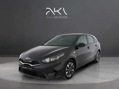 Usado Kia Ceed 100 CV (73 kW) 2025 Negro Utilitario