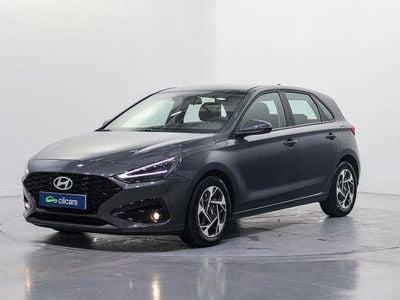 Gris / plata Usado 2024 Hyundai i30 Berlina | 20.490 € (Precio justo)