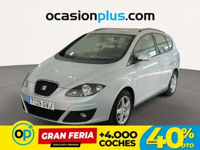 Usado Seat Altea XL Reference 105 CV (77 kW) 2010 Gris Monovolumen