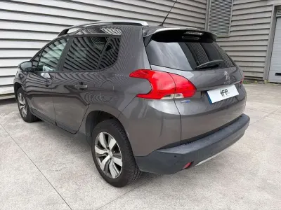 Usado Peugeot 2008 Style 100 CV (73 kW) 2016 Gris SUV