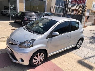 Usado Toyota Aygo City 68 CV (50 kW) 2013 Gris / plata Utilitario