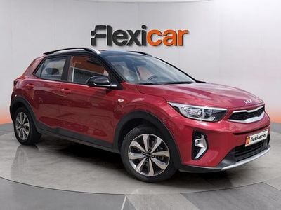 Usado Kia Stonic 101 HP (74 kW) 2022 Vermelho SUV