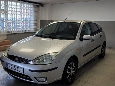 Käytetty Ford Focus Trend 100 HP (73 kW) 2003 Harmaa Sedan