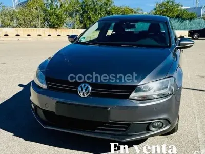 Usado VW Jetta Advance 122 CV (89 kW) 2011 Gris / plata Berlina