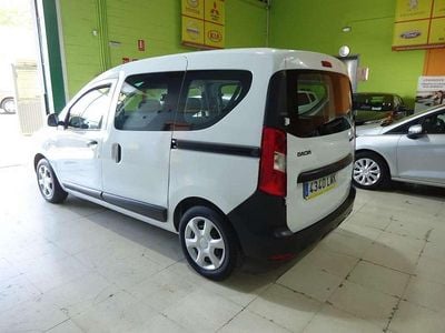 Usado Dacia Dokker Essentiel 131 CV (96 kW) 2021 Blanco Monovolumen