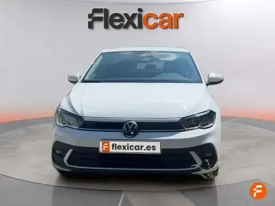 Używany VW Polo Life 95 KM (69 kW) 2023 Biały Sedan/Limuzyna