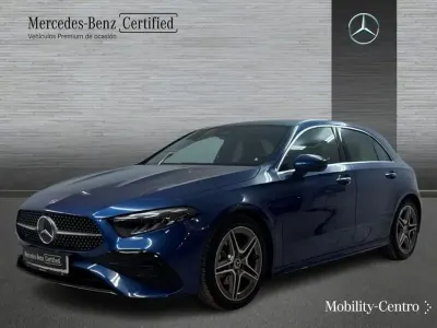 Usado Mercedes A180 AMG line 116 CV (85 kW) 2024 Azul espectra Berlina