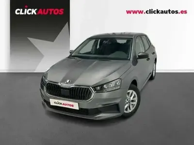 Usado Skoda Fabia Essence 80 HP (58 kW) 2025 Cinzento Citadino