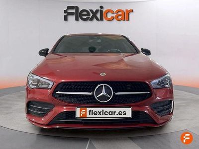 Usado Mercedes CLA200 Shooting Brake 150 CV (110 kW) 2021 Rojo Familiar