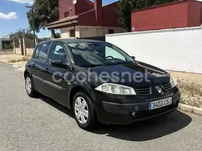 Begagnad Renault Mégane Dynamique 100 HK (73 kW) 2004 Svart Sedan