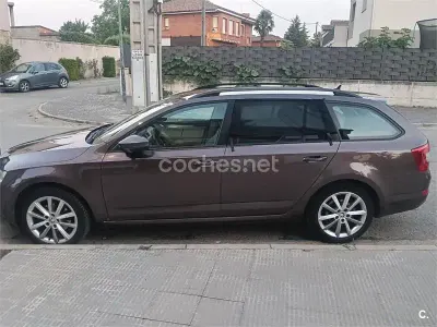 Usado Skoda Octavia Ambition 150 CV (110 kW) 2013 Marrón Familiar