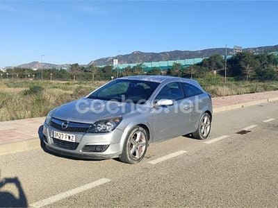 Usado Opel Astra GTC Sport 100 CV (73 kW) 2007 Gris / plata Berlina
