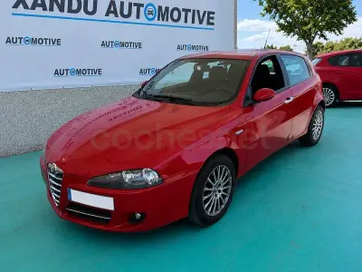 Usado Alfa Romeo 147 Distinctive 105 CV (77 kW) 2008 Rojo Utilitario