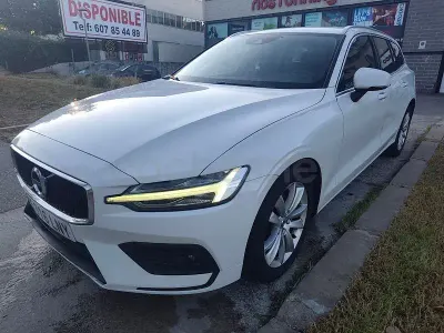 Usado Volvo V60 Momentum 197 CV (144 kW) 2021 Blanco Familiar
